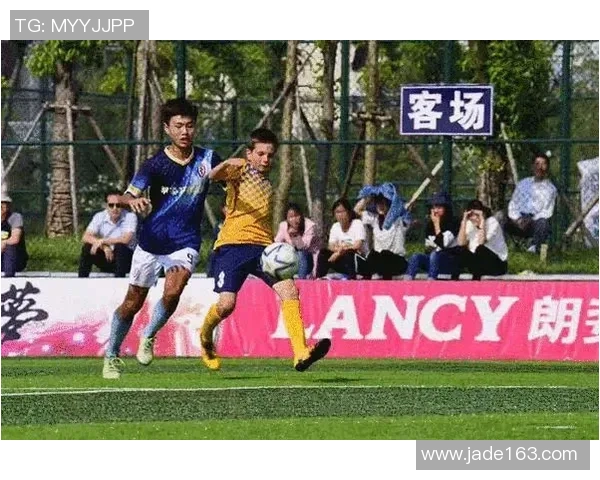 足球明星齐心协力拯救地球让绿茵场上的英雄闪耀人类未来